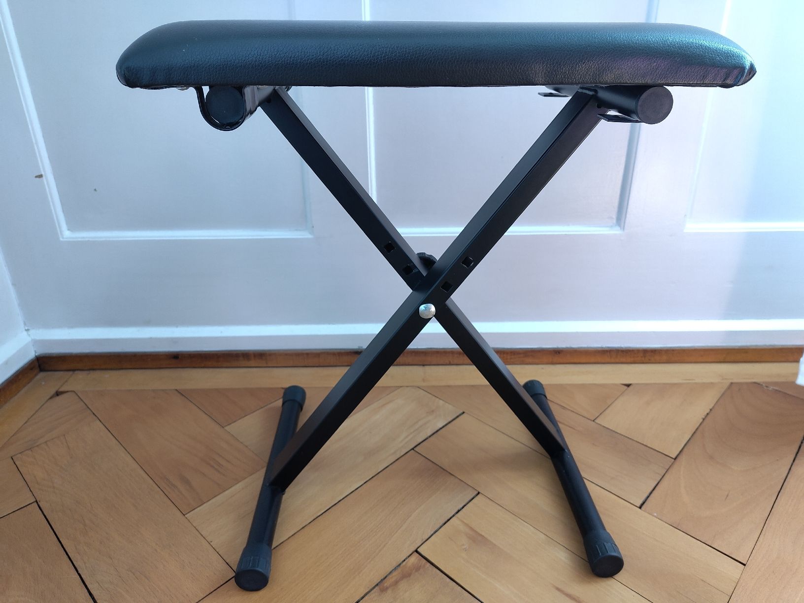 Tabourets: Keyboardhocker verstellbar schwarz – D'occasion à Winterthur par ungatoverde 1