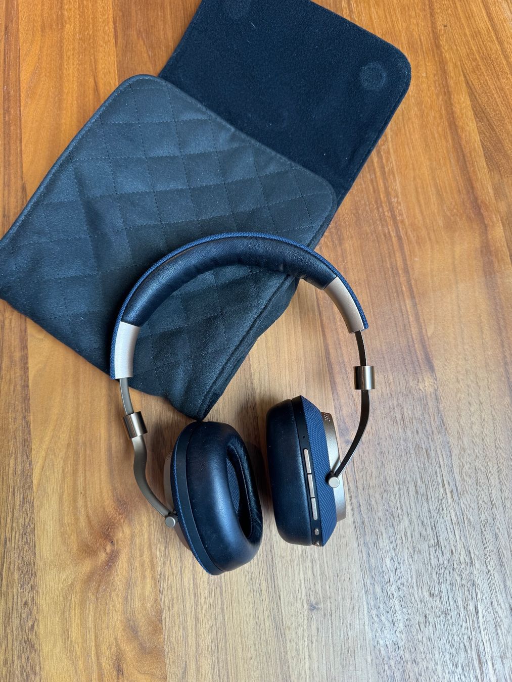 Bowers & Wilkins Cuffie: Bowers & Wilkins PX Wireless Kopfhörer – Usato da Embrach venduto da Sartre 1