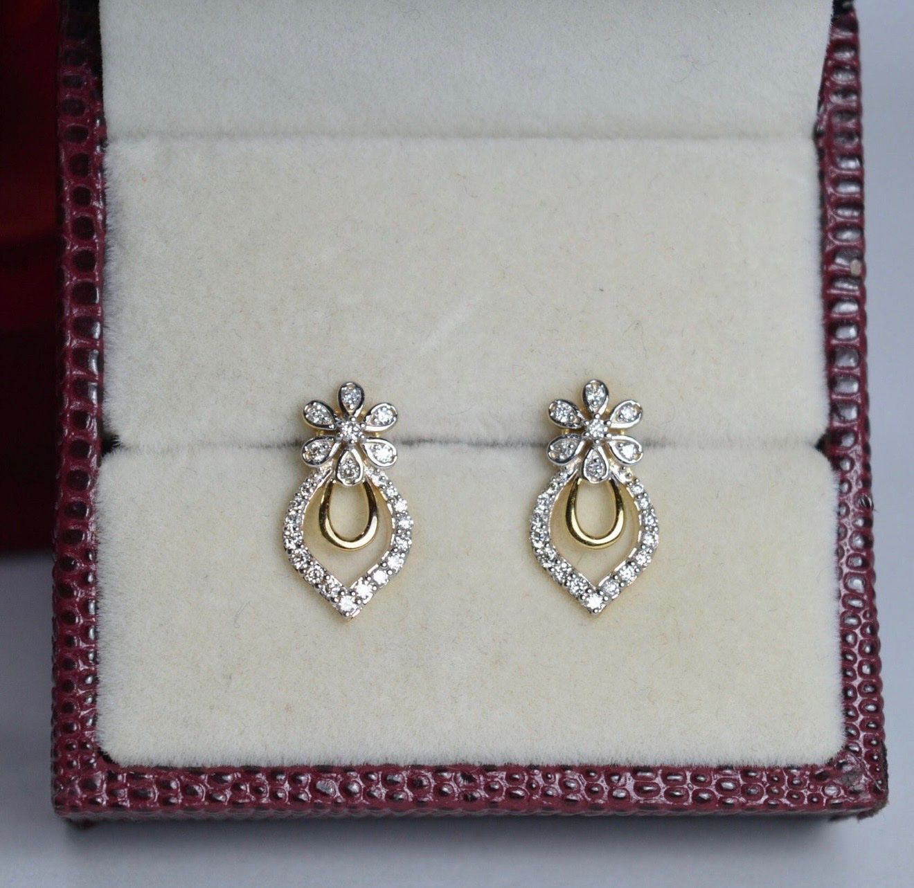 Orecchini pendenti & Orecchini a lobo: Boucles d’oreilles Fleur de Diamant – Nuovo e nell'imballaggio originale da St-Maurice venduto da Sandrinette123