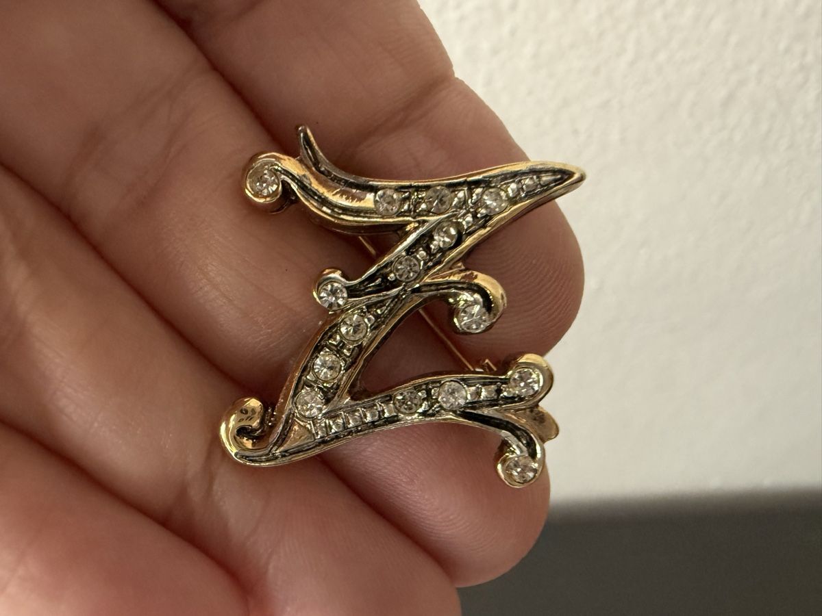 Spille & Fermagli: Vintage-Brosche mit Initiale Z goldfarben mit Strass. – Usato da Lamone venduto da LaCantinaMagica 1