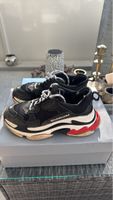 Balenciaga Triple S Sneaker, Schwarz/Rot, Grösse 39