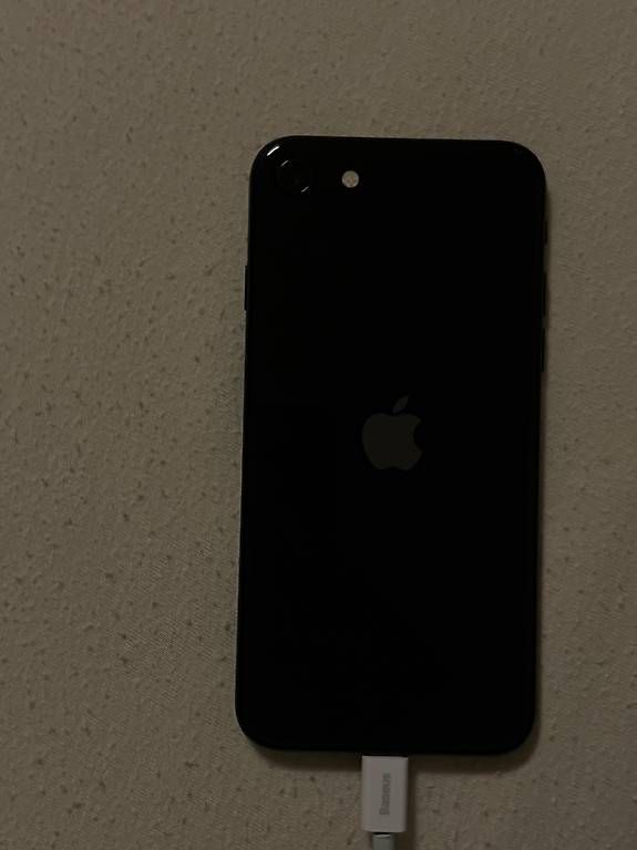 Portables: Iphone SE, 2 Generation – D'occasion à Weissbad par ain_x75c 1