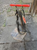 Wasserpumpe mit Schlauch Feuerwehr