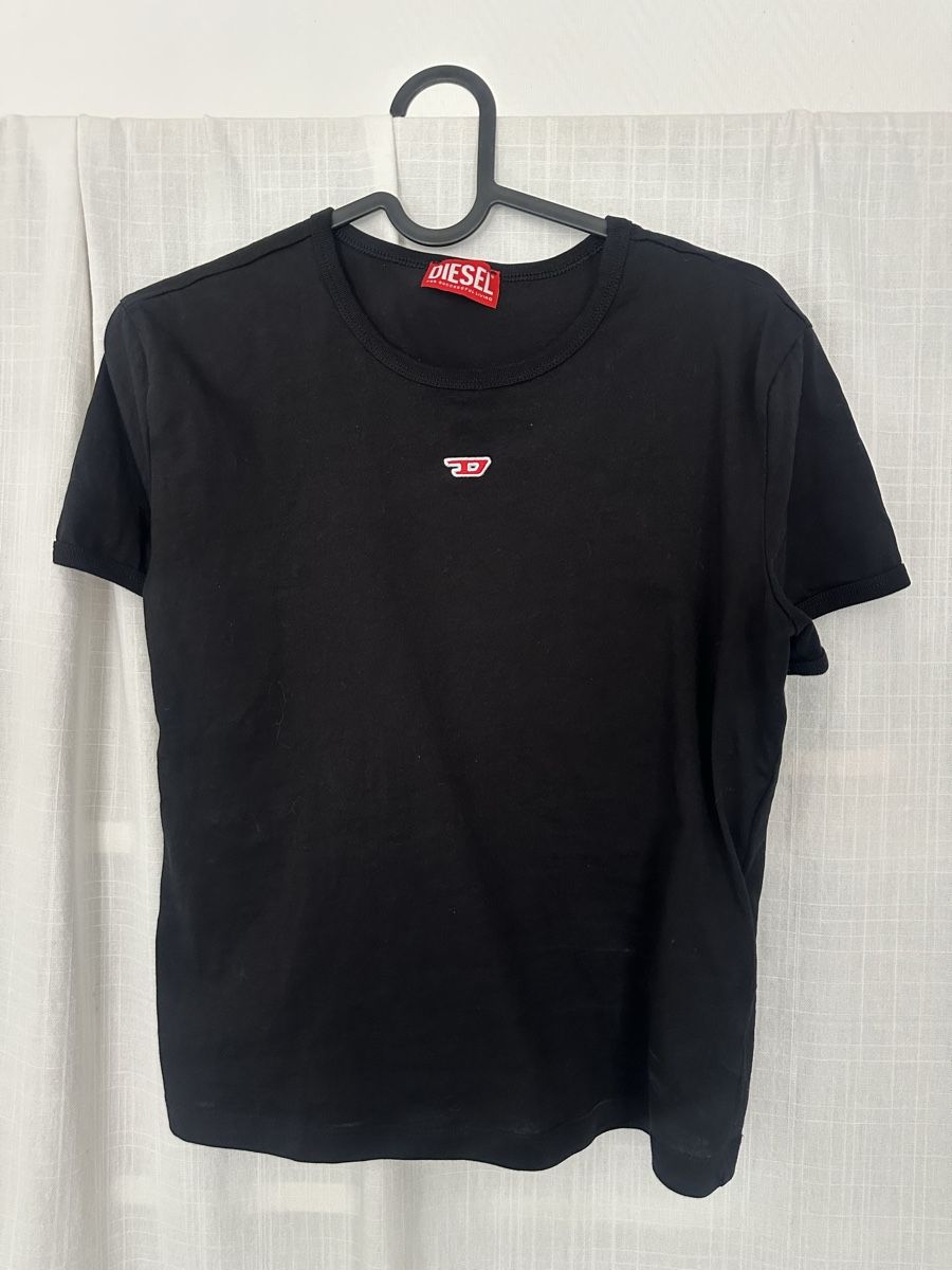 Diesel Blusen, T-Shirts & Tops: T-shirt Diesel – Gebraucht aus Yverdon-les-Bains von Laureetlargent 1