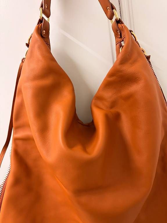 Taschen für Damen: Grosse Ledertasche  – Neu und originalverpackt aus Basel von yet_7svp 3
