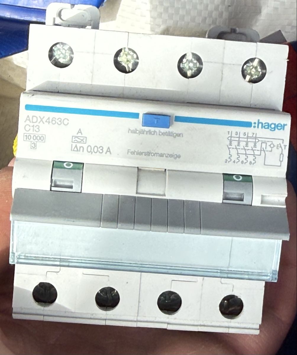 Hager Componenti elettronici: Fils c13 4 pol Hager ADX463c – Nuovo (secondo la descrizione) da Spiez venduto da Elektrik-und-co 1