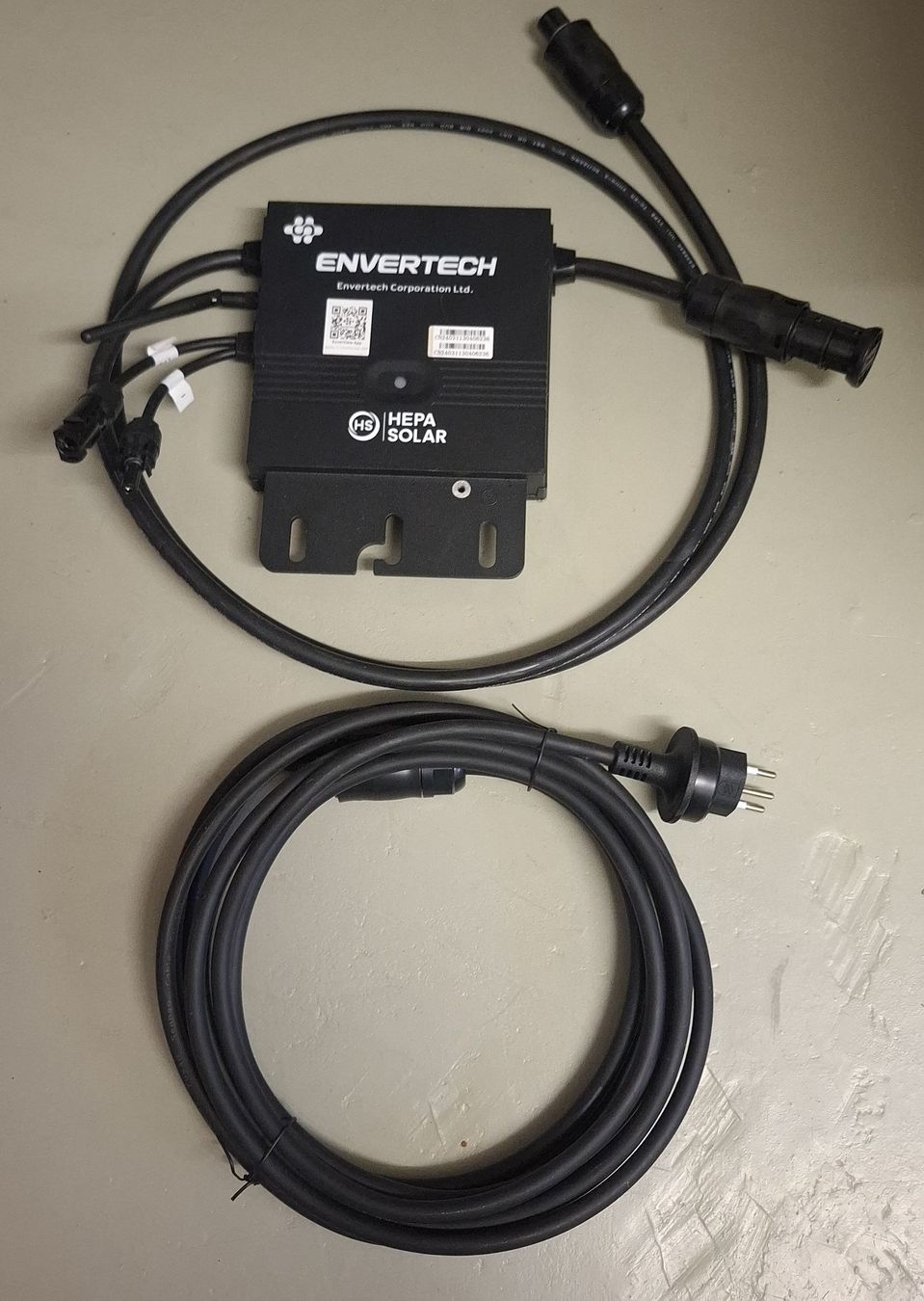 Onduleurs: Envertech HEPA SOLAR Wechselrichter mit Kabel – D'occasion à Staffelbach par RomanZ123