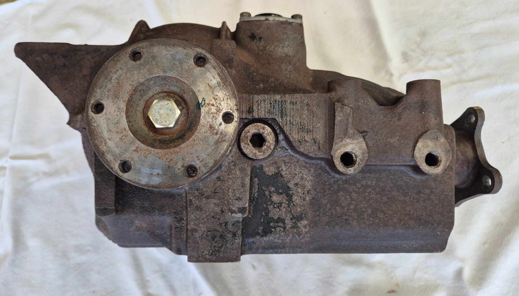 BMW Tutti pezzi di ricambio auto: BMW E12 520i Hinterachsdifferential, 3.9 : 1 Übersetzung – Usato da Bremgarten AG venduto da Osella5 2