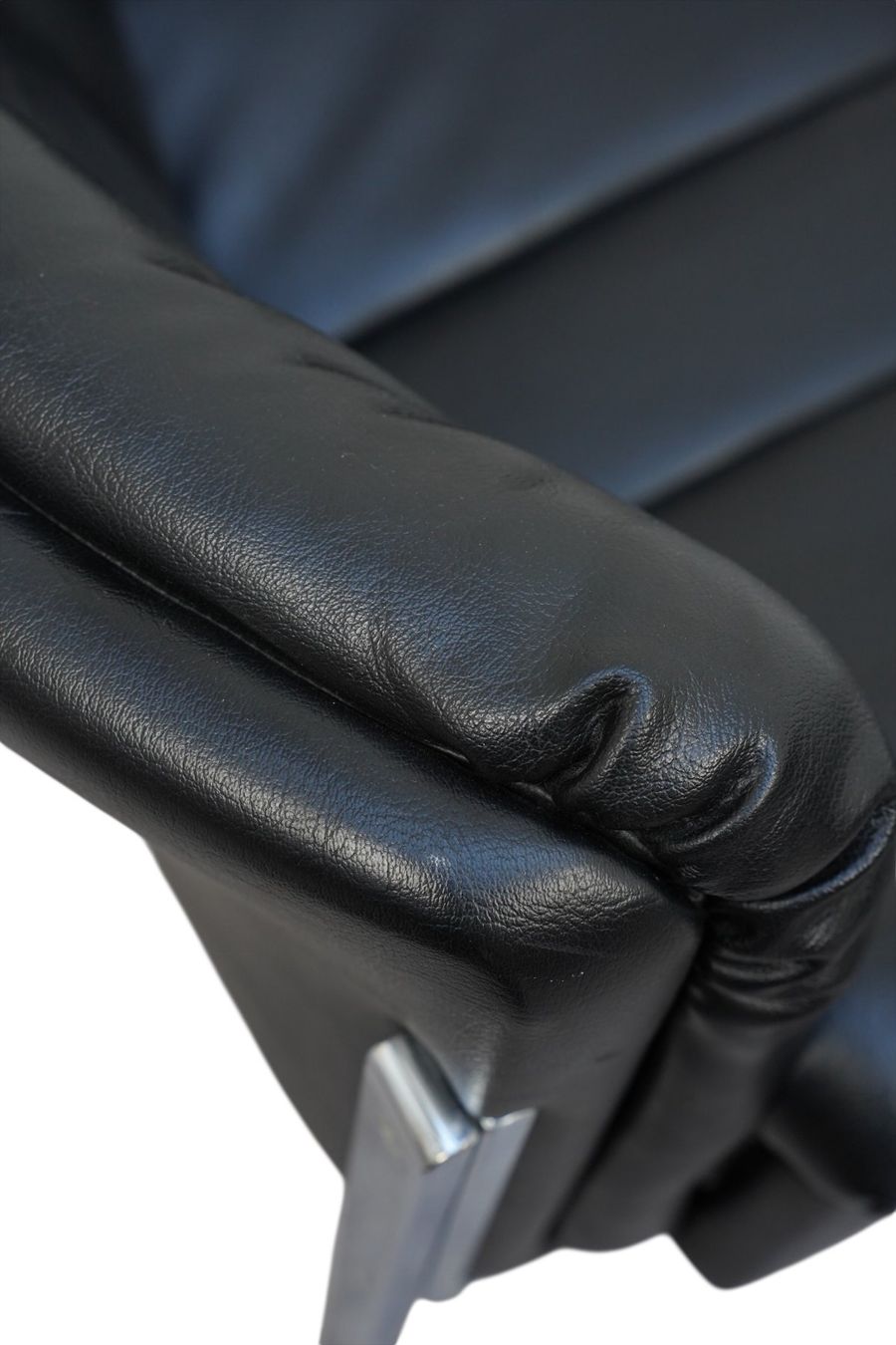 Eichenberger Poltrone: Fauteuil en cuir de Hans Eichenberger – Usato da Bulle venduto da ABELiAM 2