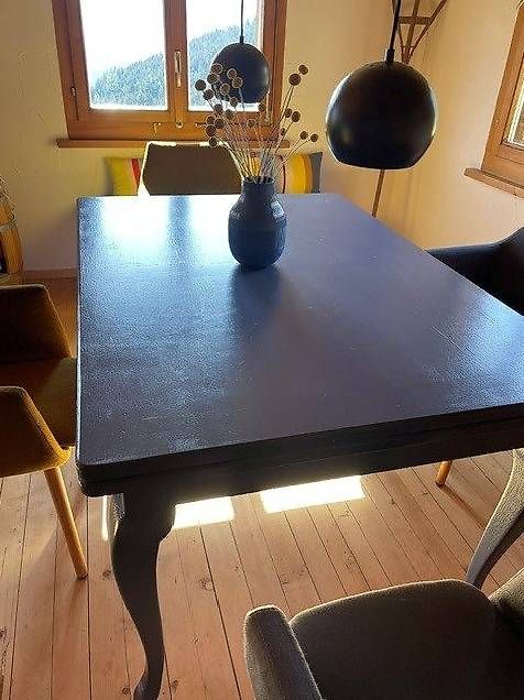 Credenze: Esszimmerschrank mit Tisch – Usato da Mutten venduto da Saphyl 1