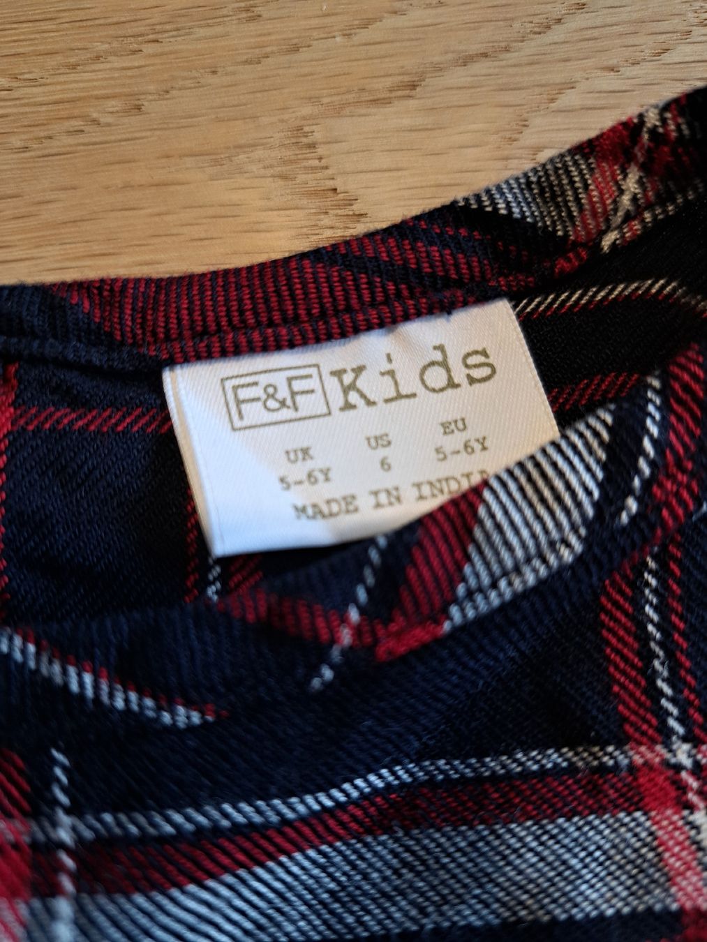 Lotti & Set di vestiti: Kleiderset Grösse 110/116 – Usato da Bergdietikon venduto da Staphylococcus 5