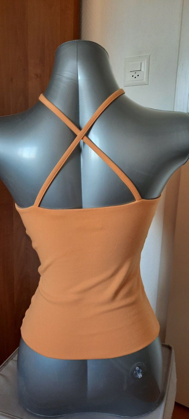 Kookai Top: Kookai, top (Nola) – Nuovo (secondo la descrizione) da Lussery-Villars venduto da pousinete02 1