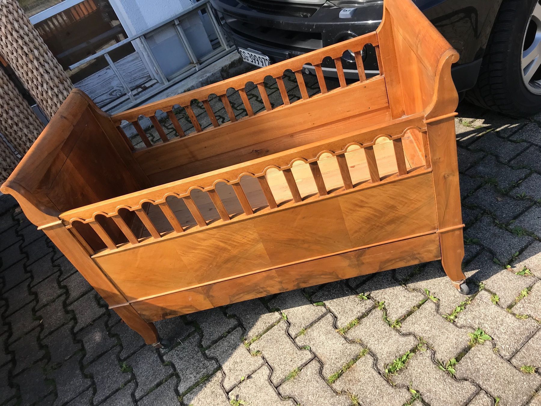 Betten: Antikes Kinderbett Nussbaum Biedermeier – Gebraucht aus Frasnacht von Kulturpalast 7