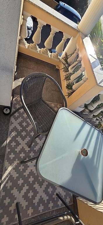 Set di tavolo e panche: Balkon Tisch mit 2 Stühle  – Usato da Egerkingen venduto da Sanel07