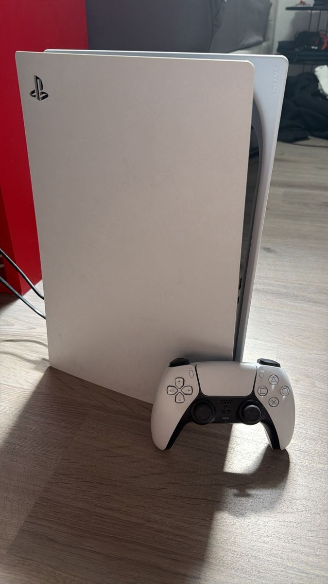 Sony Console: Playstation 5 – Usato da Colombier NE venduto da nip_5njn