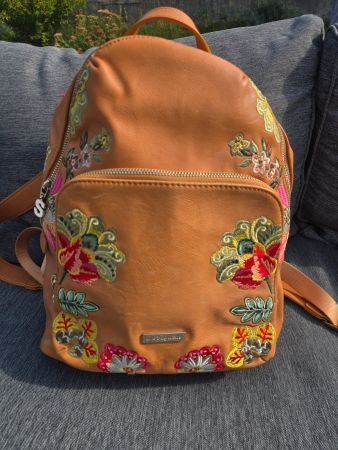 Desigual Damenrucksack Braun/Cognac mit Blumenstickerei – Bo