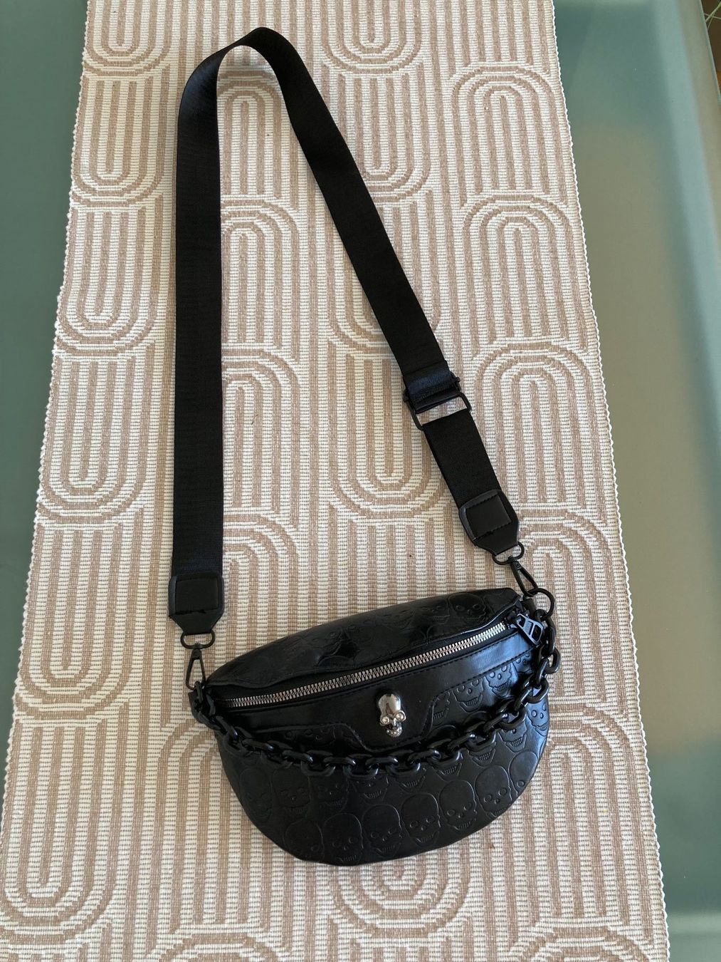 Taschen: umhängetasche "Totenkopf" – Gebraucht aus Samedan von chickenrun01