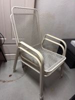 2x Gartenstühle, Metall weiss, stapelbar, ca 50x98 cm