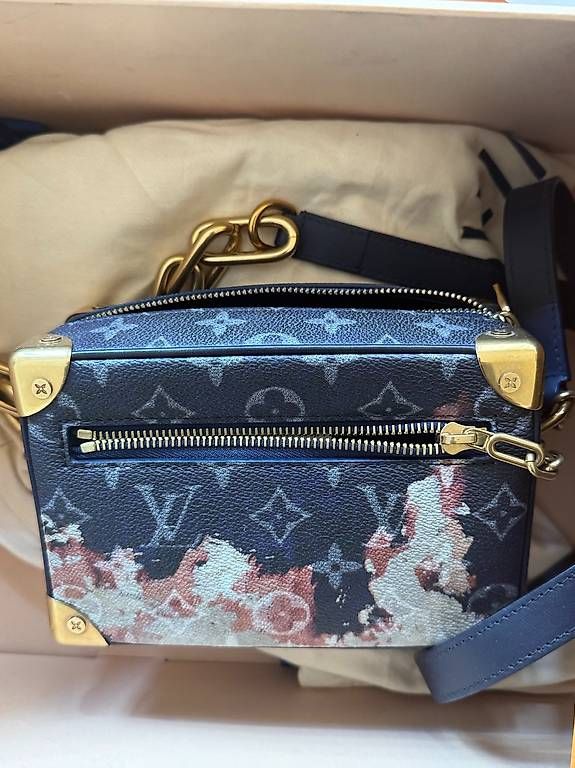 Sacs femmes: Limited Edition LV Soft Trunk Full Set  – D'occasion à Genève par gae_5vrx