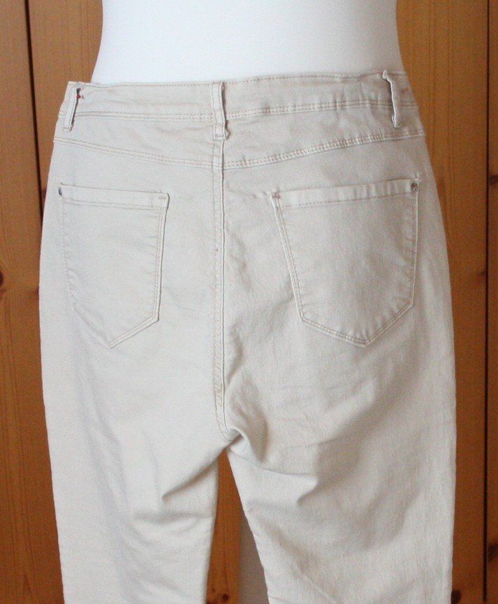 Pantaloni: Hose AMISU vanillefarben Gr. 42 – Usato da Flüelen venduto da Diversicum-Curvy 3