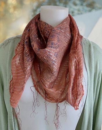 Foulard mit Fransen, perfekt für den Herbst/Frühling.