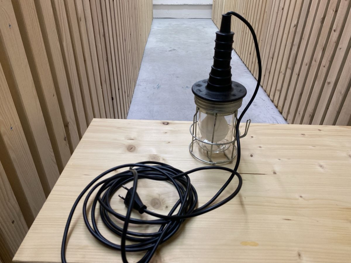 Lampade: 4 Handlampen mit Schutzkorb – Usato da Biel/Bienne venduto da Projektorium 2