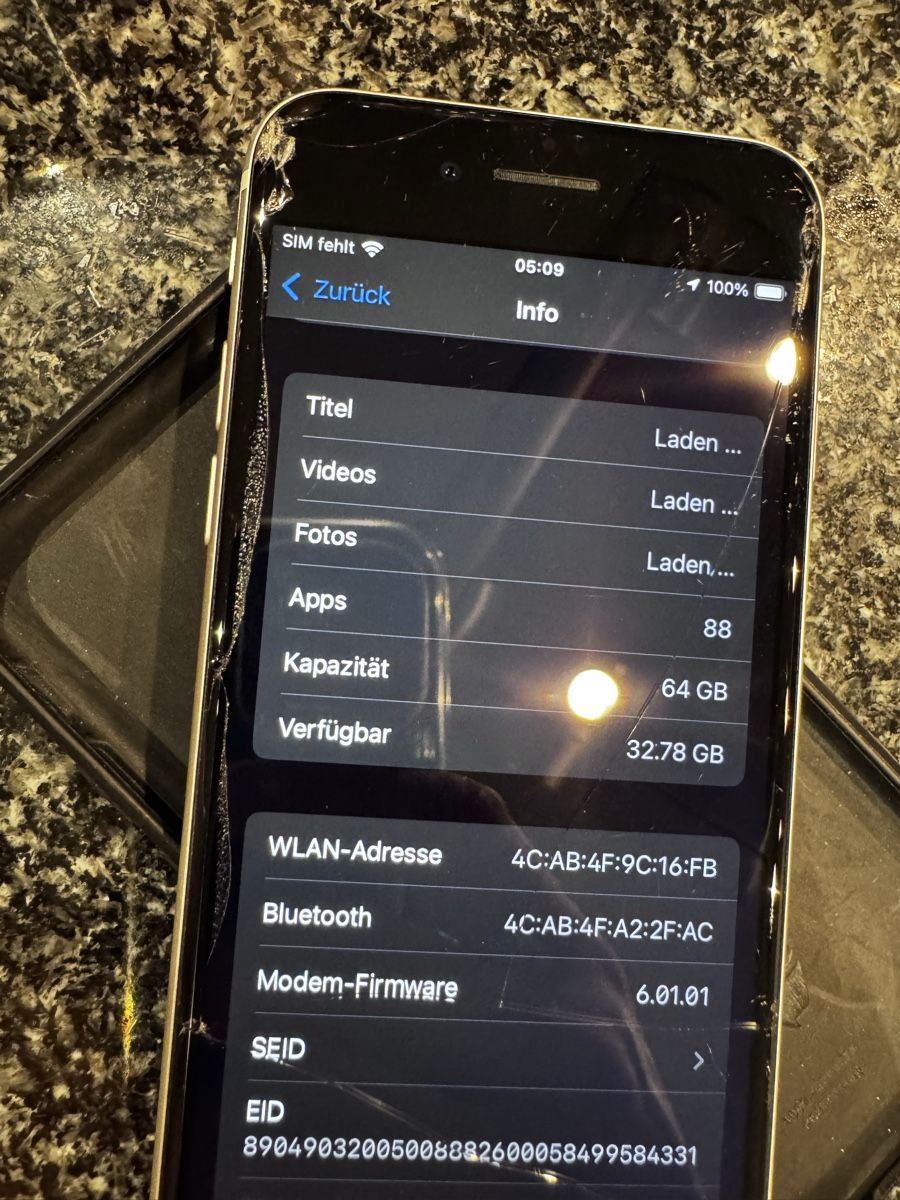 Apple Telefoni cellulari / Smartphones: iPhone SE (2020) -  - 64GB - Weiss – Usato da Grüsch venduto da Andrzej06 6
