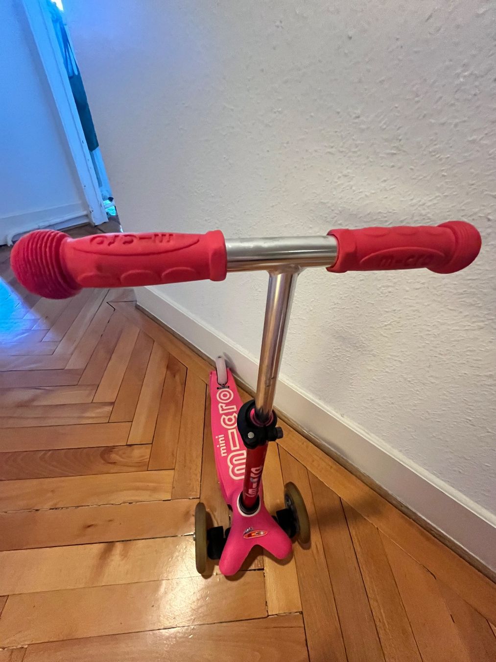 Micro Veicoli per bambini: Child micro mini trottinette and ABUS helmet – Usato da Genève venduto da dmt_y25y 5