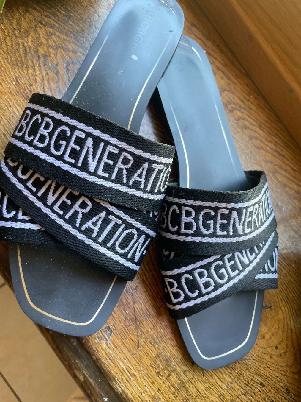 Chaussures femmes: BCBGeneration flat summer sandals (38) – D'occasion à Genève par lailas_things 2