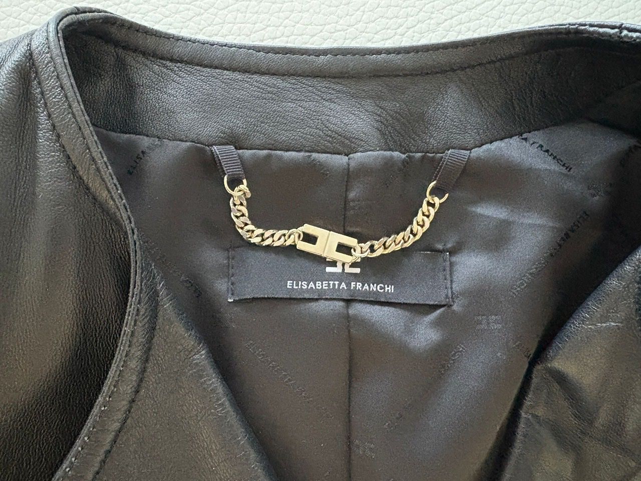 Franchi Giacche: Lederjacke Elisabetta Franchi – Nuovo (secondo la descrizione) da Jonschwil venduto da Dr.MeganHunt 2