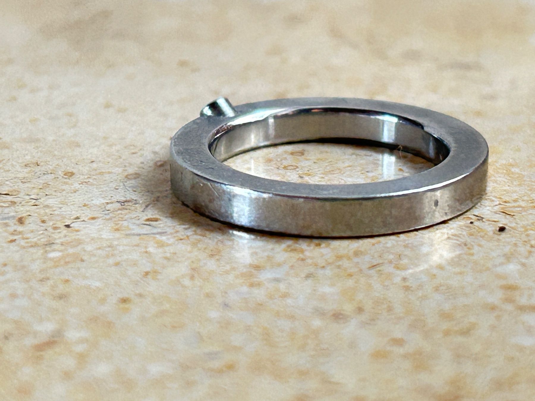 Anelli: Titan oder Edelstahlring mit weissem Stein (51) – Usato da Laufen venduto da Bellebellezza 8