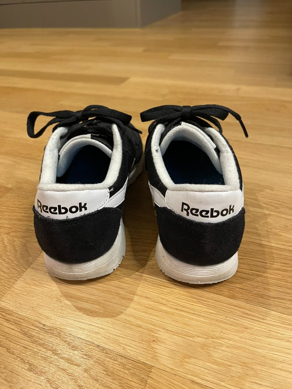 Reebok Scarpe da donna: Reebok Classic Gr. 37.5 - Schwarz/Weiss – Usato da Rheineck venduto da FGeissler 2