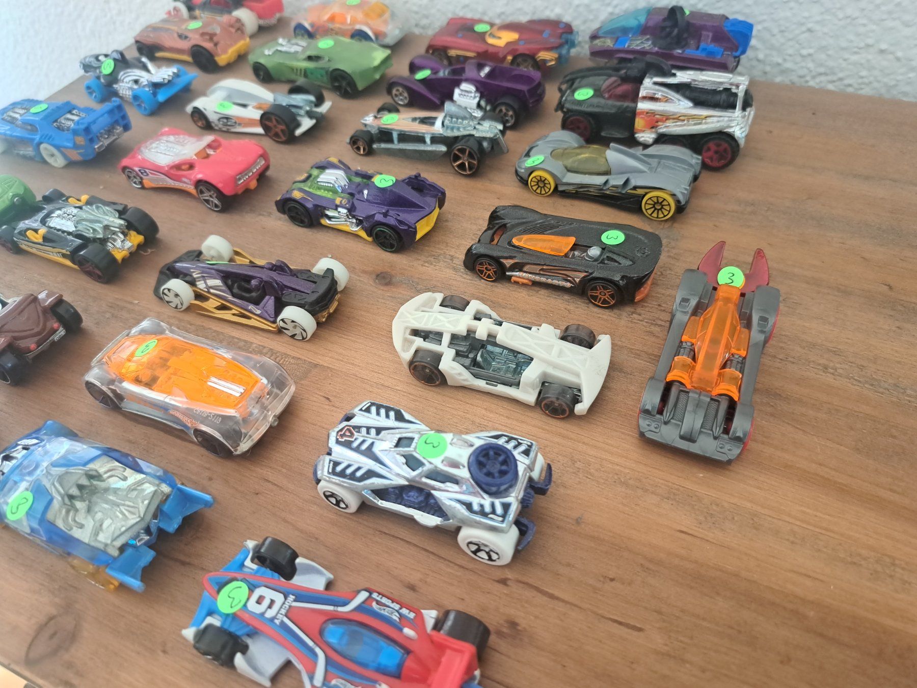 Hot Wheels Modellini d'auto: Hot Wheels 28 Stück ab 19.- – Usato da Emmenbrücke venduto da bikesandmore75 2
