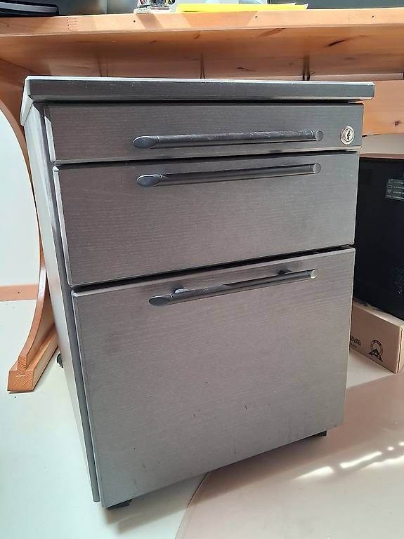 Korpus: Caisson de bureau à roulettes  60x45x62 – Gebraucht aus Cully von Yapi3