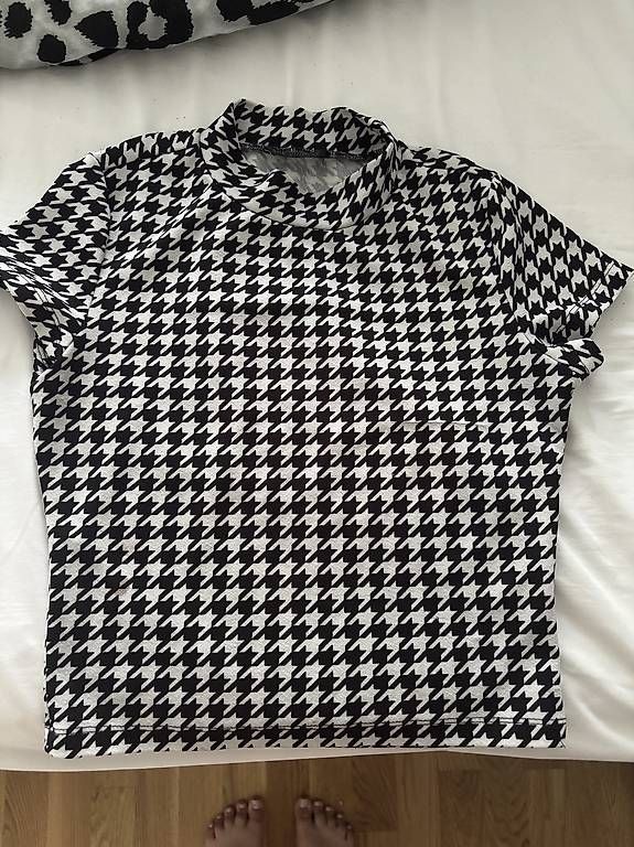 Top: Crop top – Usato da Monthey venduto da Susii_M