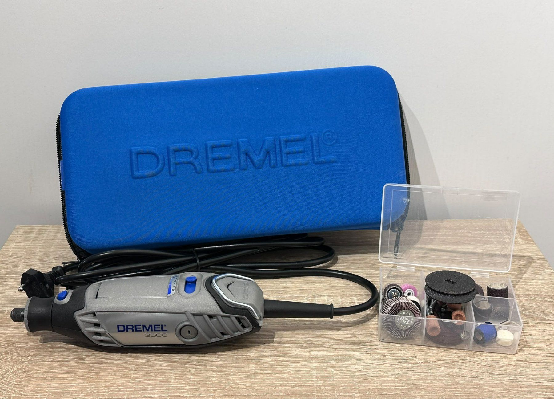Dremel Tous les outils: Dremel 3000 Multifunktionswerkzeug mit Zubehör – Neuf (Voir description) à winterthur par Ricardorounen