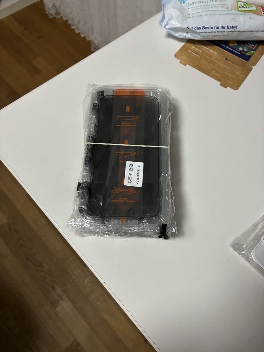 Ritocchi & pellicole di protezione: Schutzglas iPhone 17 PRO MAX neu – Nuovo e nell'imballaggio originale da Reiden venduto da SellifyCH