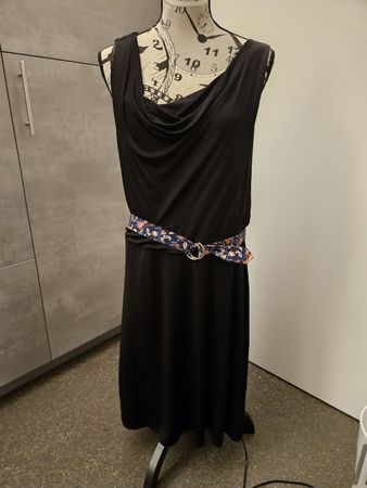 Kleid schwarz  comma Grösse L 