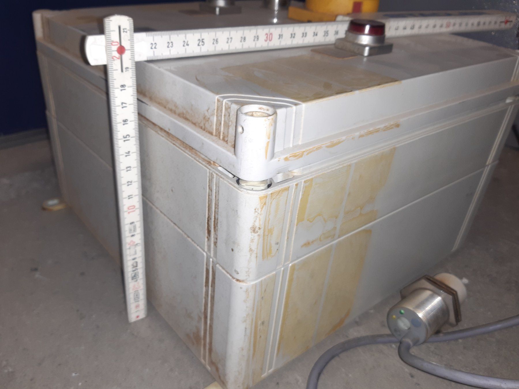Componenti elettronici: Elektrokasten mit Steuerungskomponenten und Sensor – Usato da Lohn-Ammannsegg venduto da Molch7 9