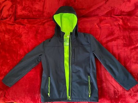 Warme Soft-Shelljacke Gr.158 mit Kapuze