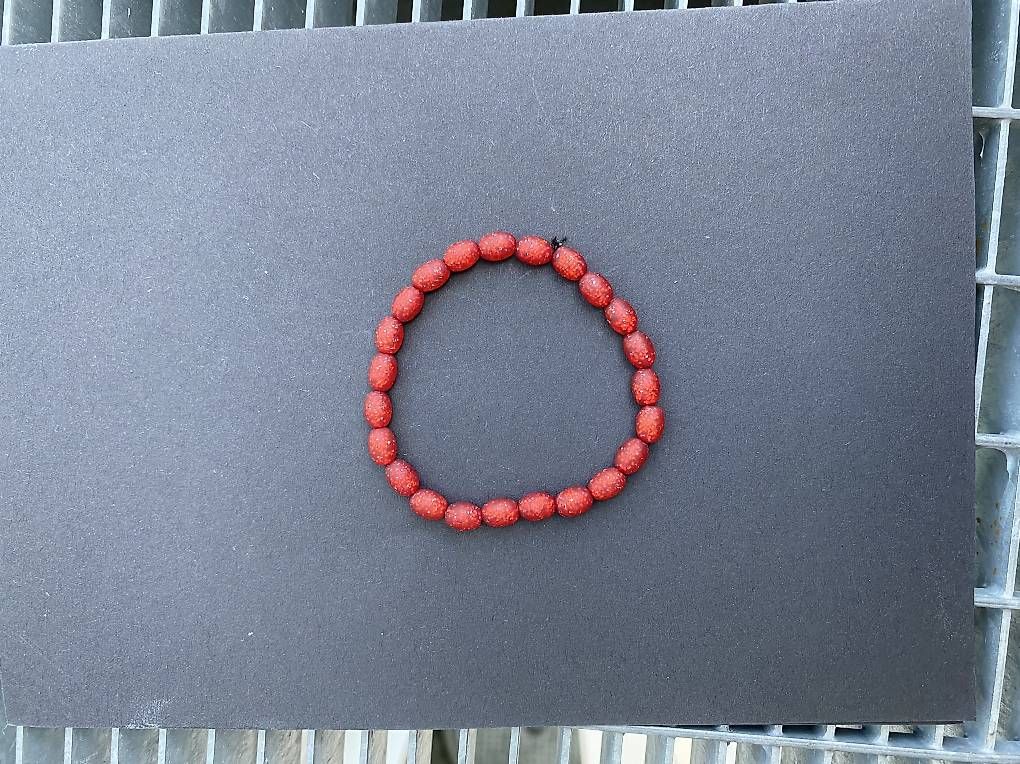 Bracciali & Braccialetti: Armbänder: Stein schwarz/ rot dünn/ Metallic  – Usato da Flüelen venduto da 6468 3