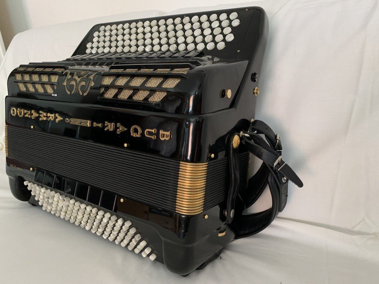 Strumenti musicali: Akkordeon Bugari Armando Gold Series – Usato da Zürich venduto da Olimpied 9