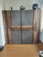Kleiderschrank Holzoptik Betonoptik 4 Türen guter Zustand