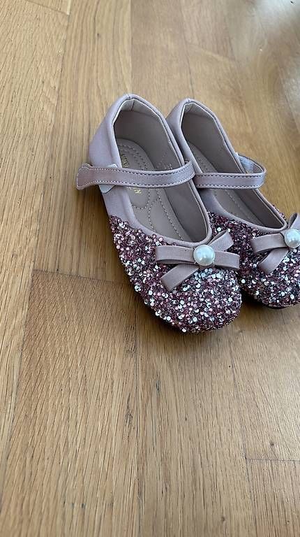 Schuhe für Mädchen: Ballerinas Blumenmädchen – Neu und originalverpackt aus Amriswil von Lissa12 1