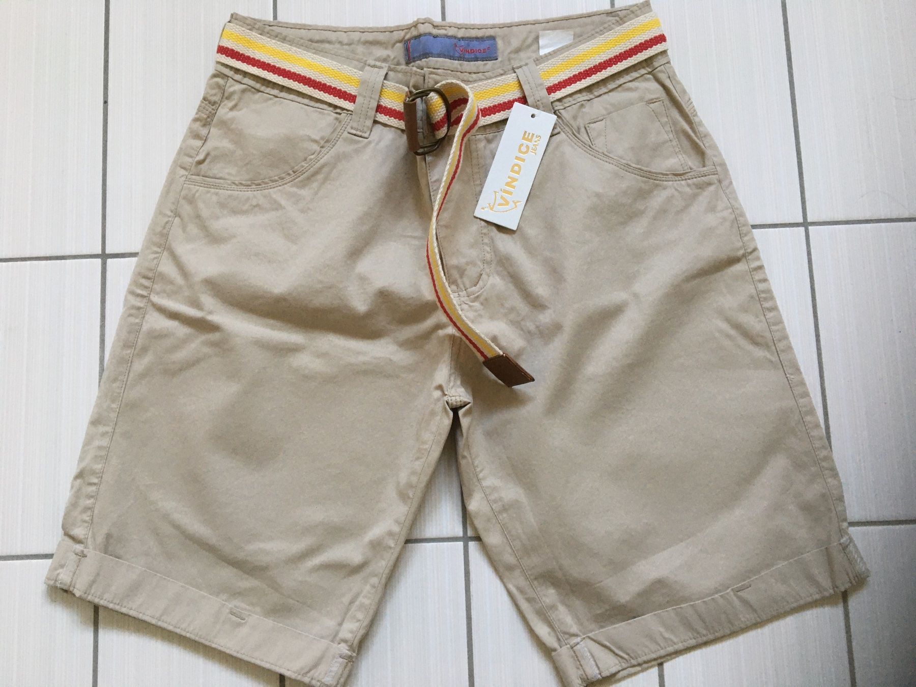 Hosen: Shorts neu 38 – Gebraucht aus Arth von Vrecam51
