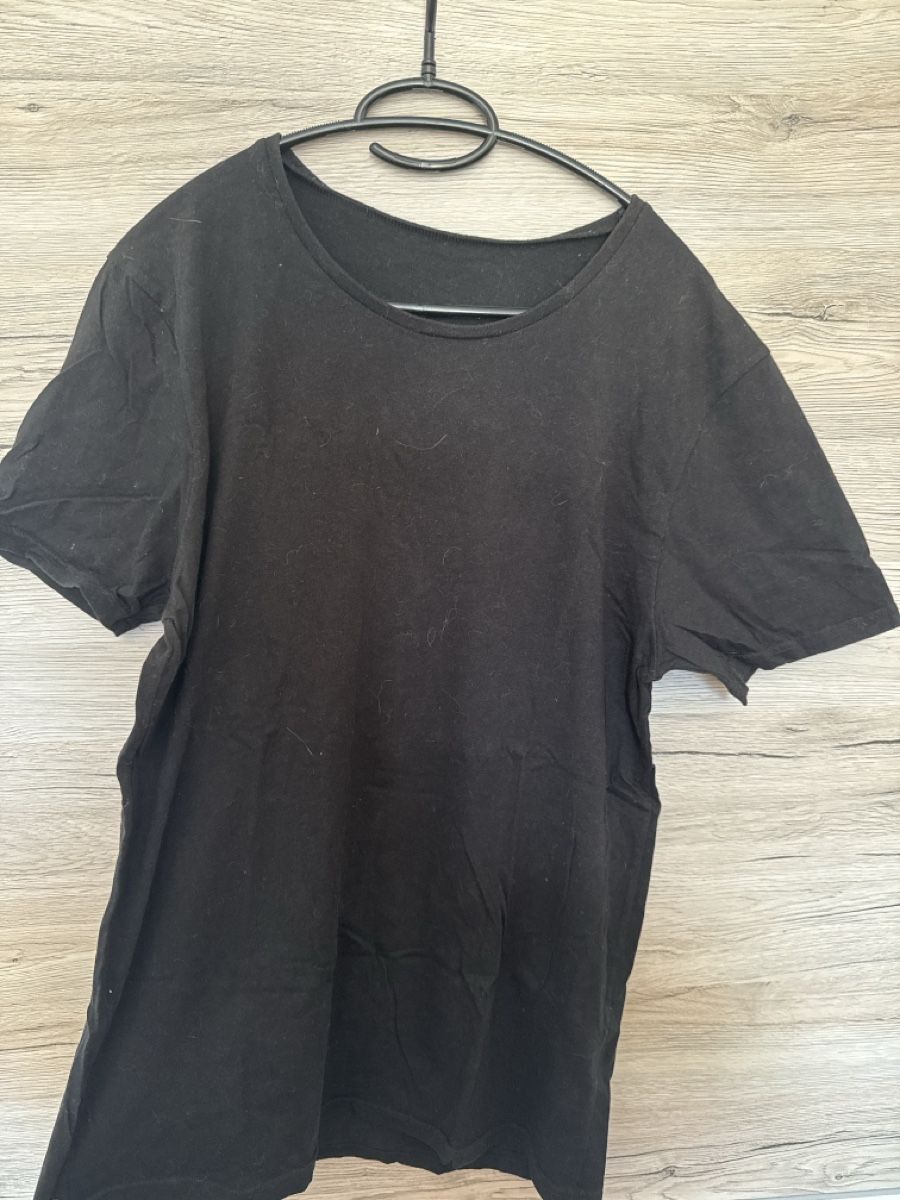 T-Shirts: T-shirt noir taille M état correct – Gebraucht aus Vernayaz von Valaisan