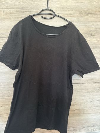 T-shirt noir taille M état correct