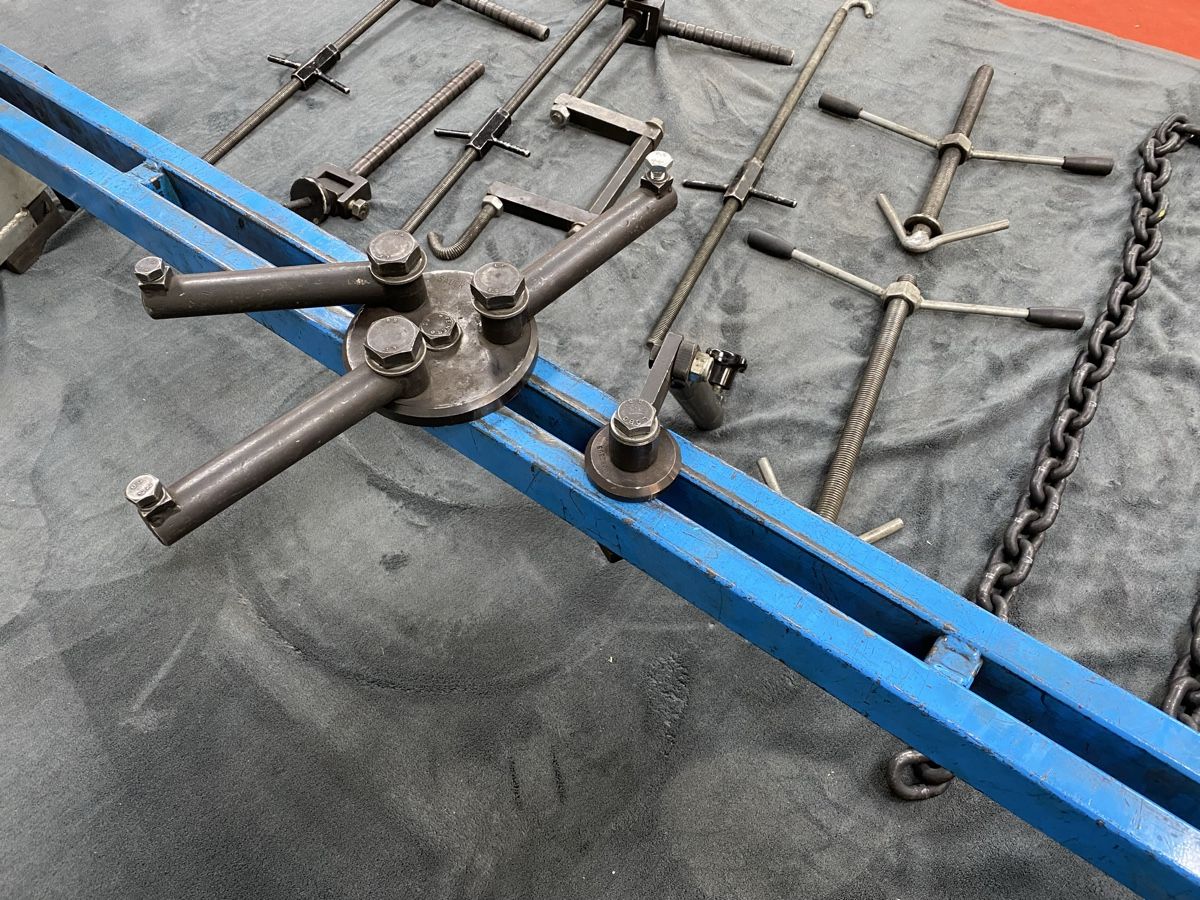 Tous les outils: Motorstütze mit Zubehör  – D'occasion à Hägglingen par Karin0802 8