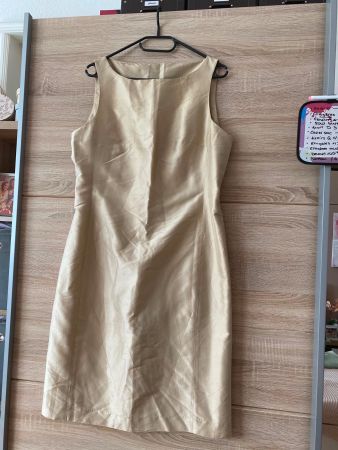Robe beige doree