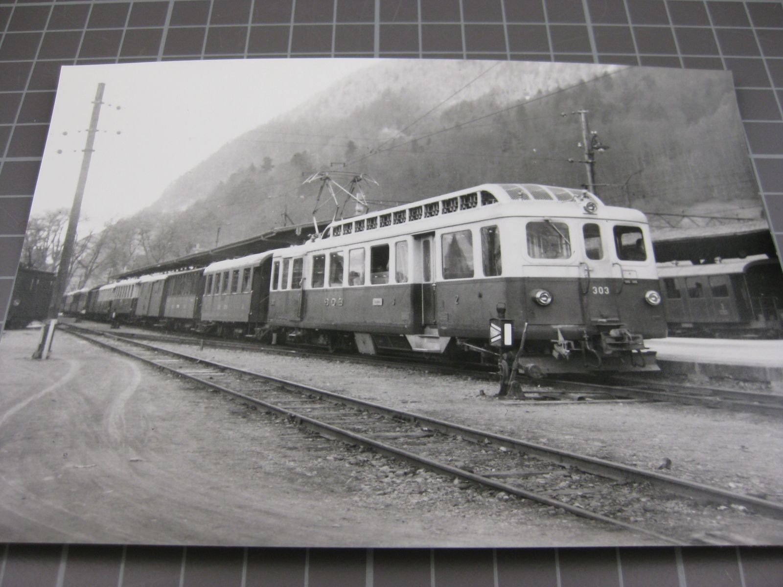 Ansichtskarten: AK Bahnhof Interlaken Ost mit Zug – Neu (gemäss Beschreibung) aus Malters von Marosko